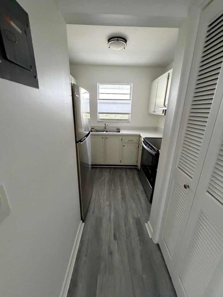 420 W Palm St - Photo 6 of 13