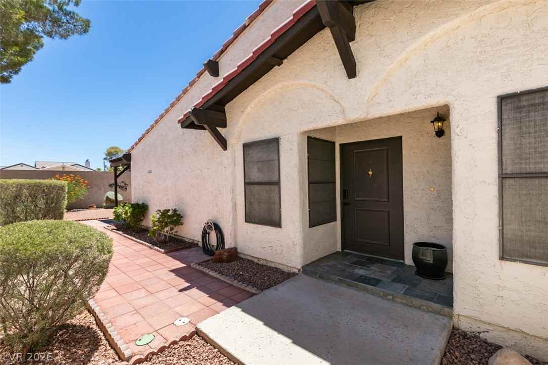 2587 Swan Ln - Photo 3 of 50