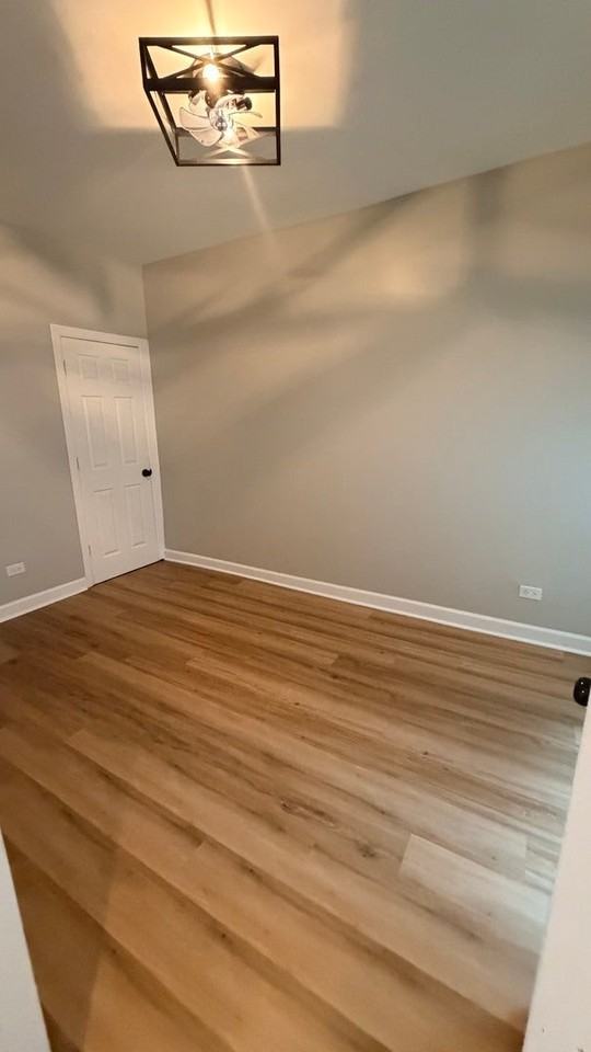 6110 S Saint Lawrence Ave - Photo 5 of 9