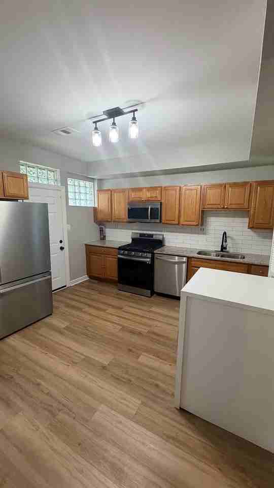 6110 S Saint Lawrence Ave - Photo 6 of 9