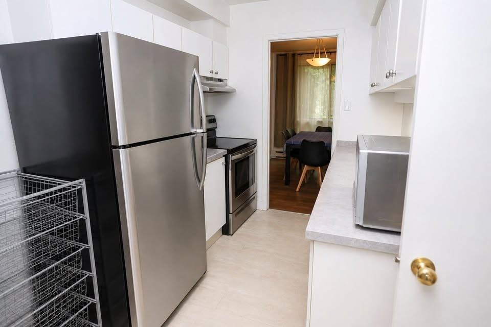 689 Rue de Gaspé - Photo 2 of 11
