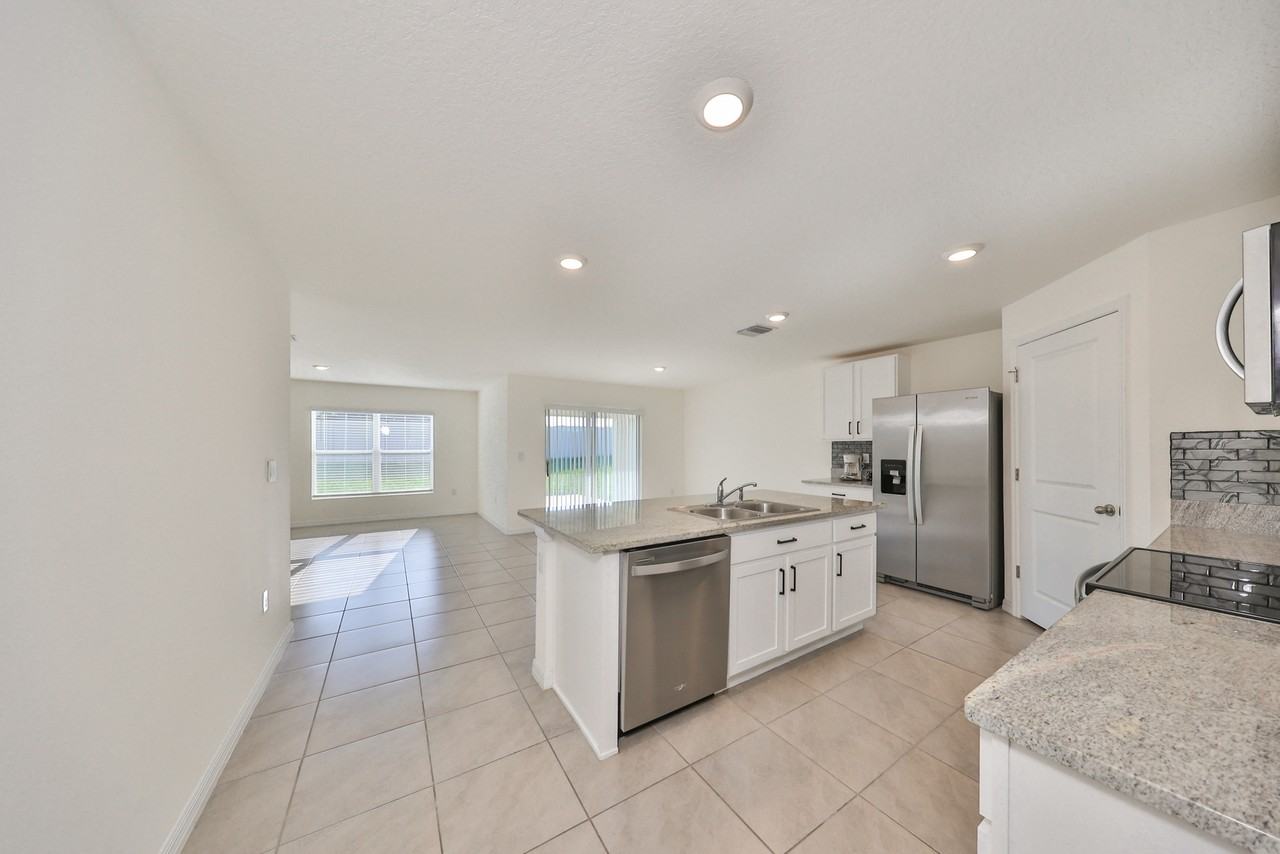 16782 Carlton Pond St - Photo 3 of 44
