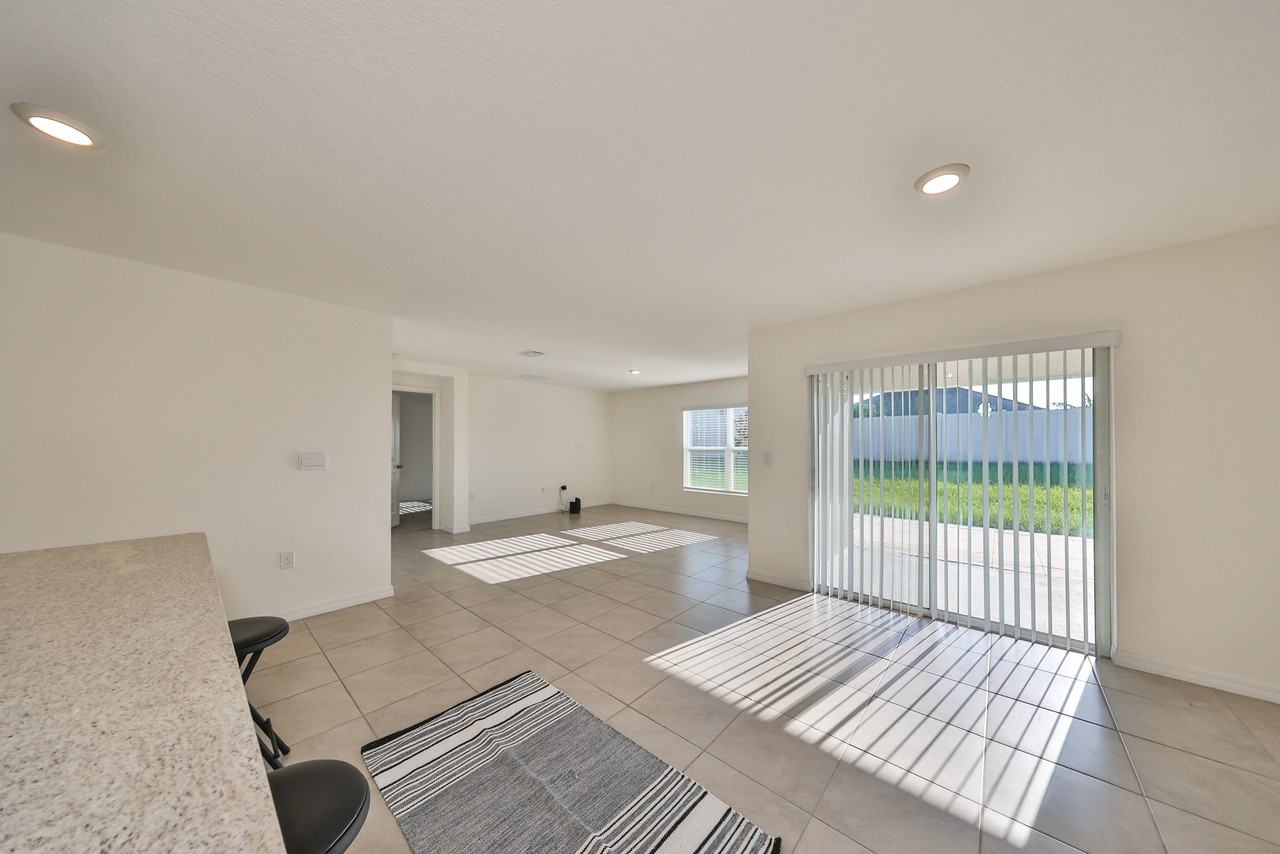 16782 Carlton Pond St - Photo 5 of 44