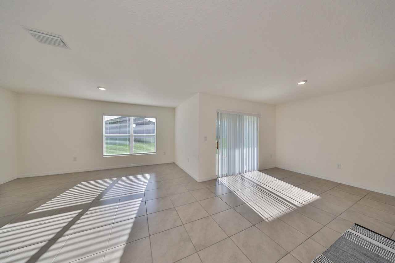 16782 Carlton Pond St - Photo 7 of 44