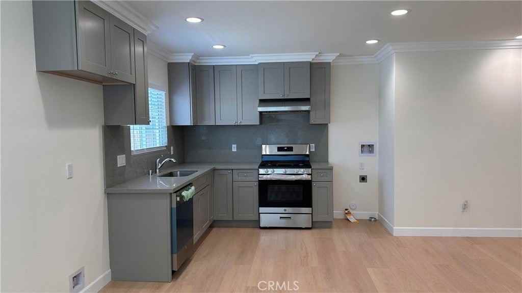 3827 Esmeralda Ave - Photo 2 of 11