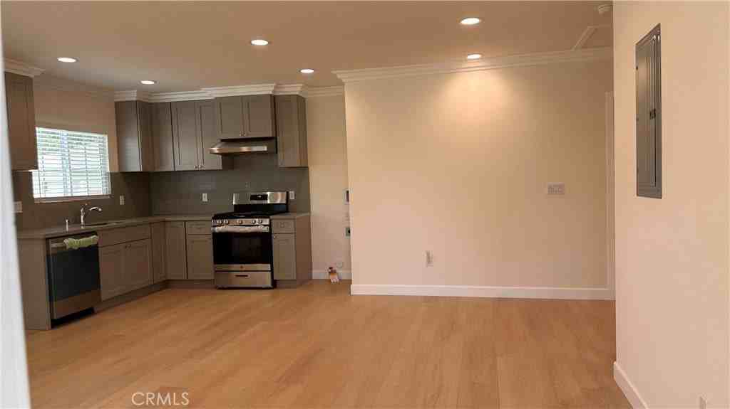 3827 Esmeralda Ave - Photo 3 of 11