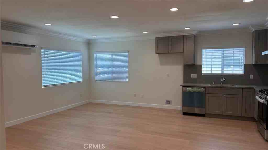 3827 Esmeralda Ave - Photo 4 of 11