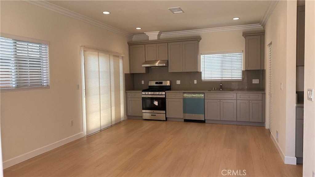 3829 Esmeralda Ave - Photo 2 of 12
