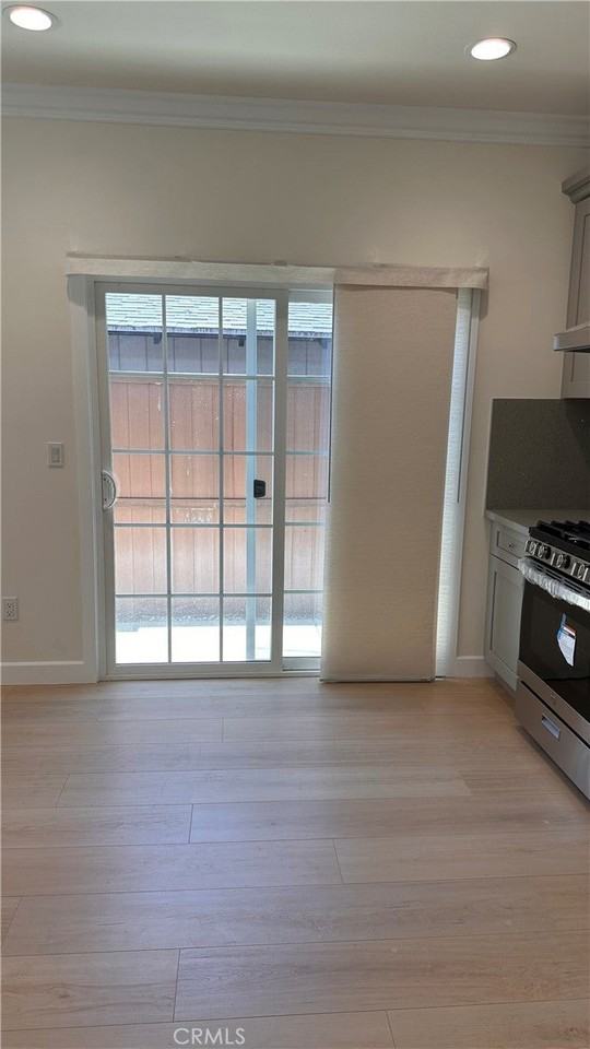3829 Esmeralda Ave - Photo 3 of 12