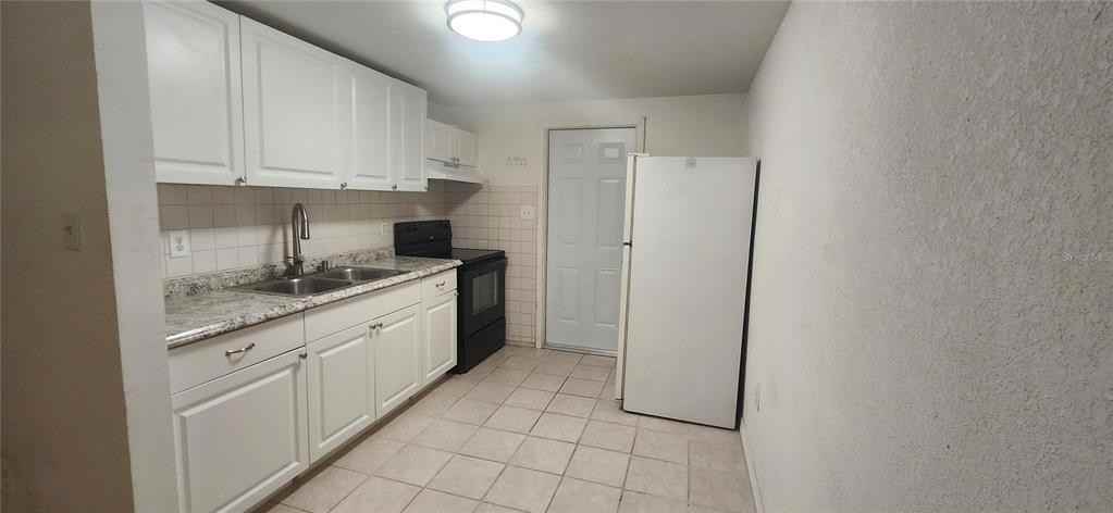 5320 Pine St ##A - Photo 4 of 8