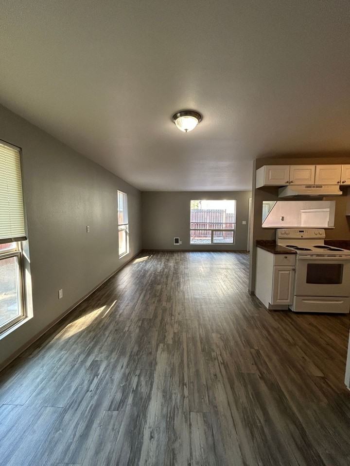 1516 N. Brook Ct. - Photo 3 of 12