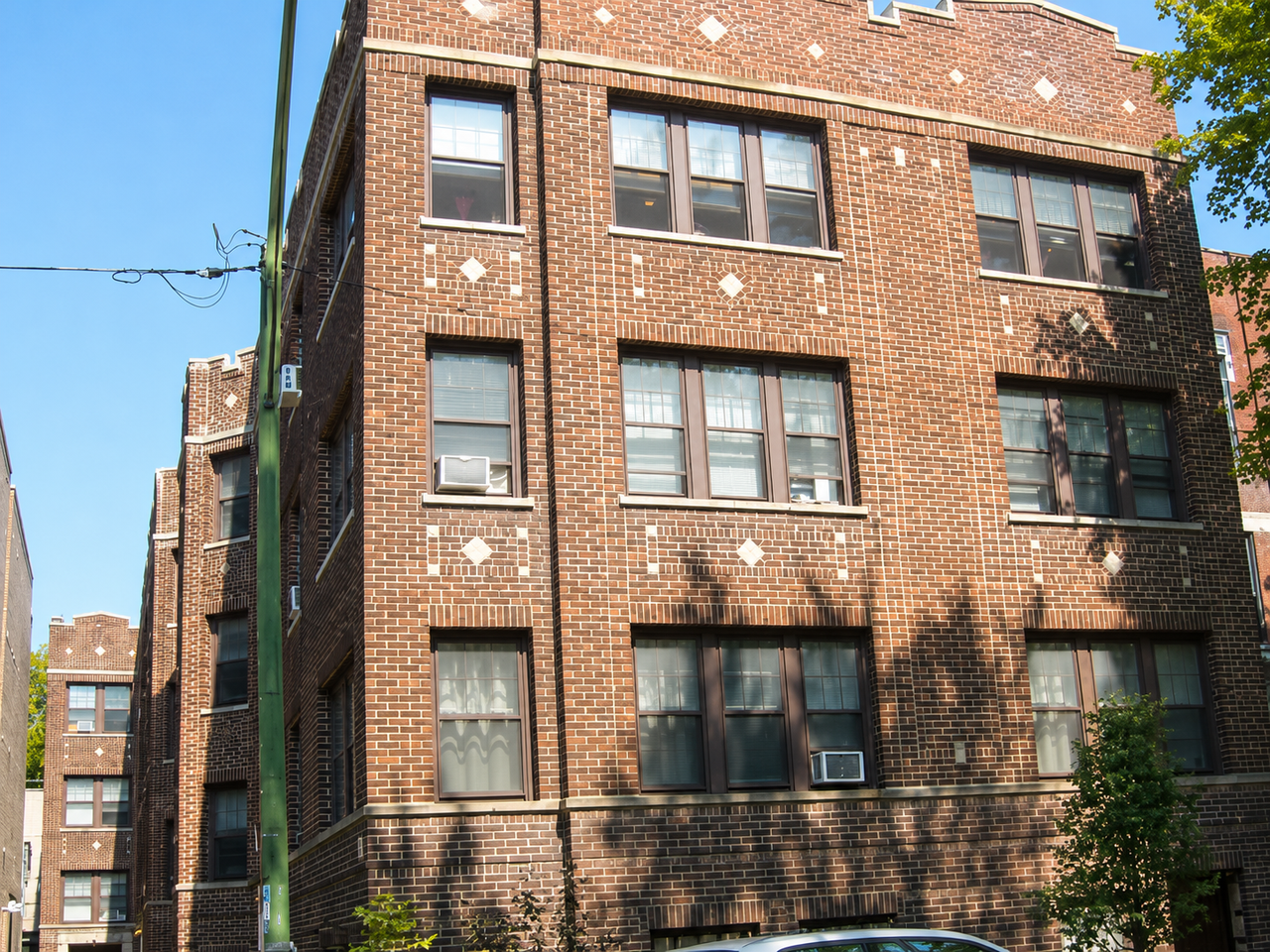 W Barry Ave & N Halsted St - Photo 7 of 11