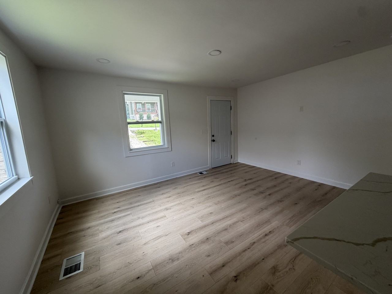 519 Elgin St #1 - Photo 3 of 18