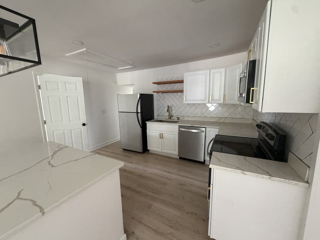 519 Elgin St #1 - Photo 4 of 18