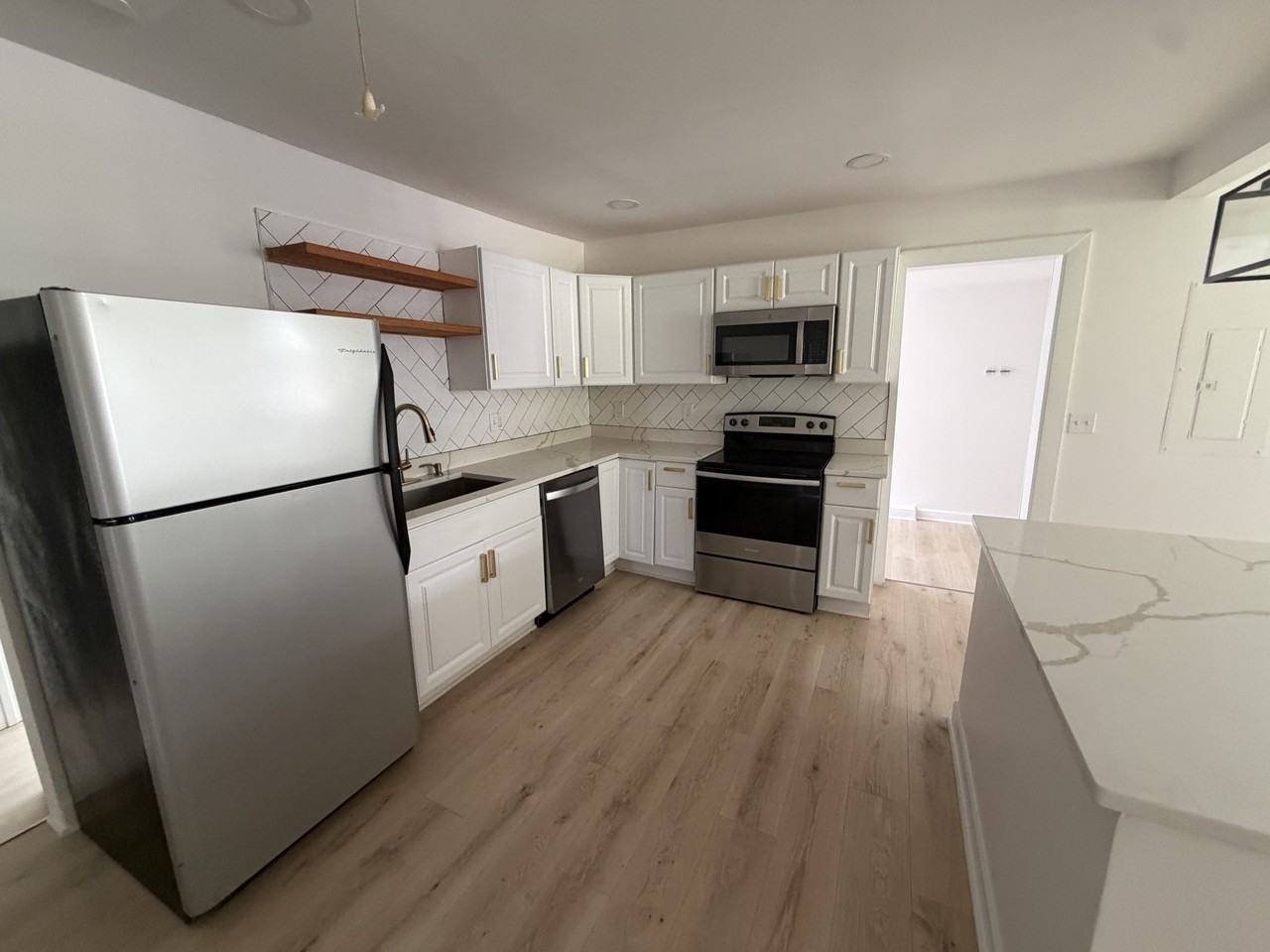 519 Elgin St #1 - Photo 5 of 18