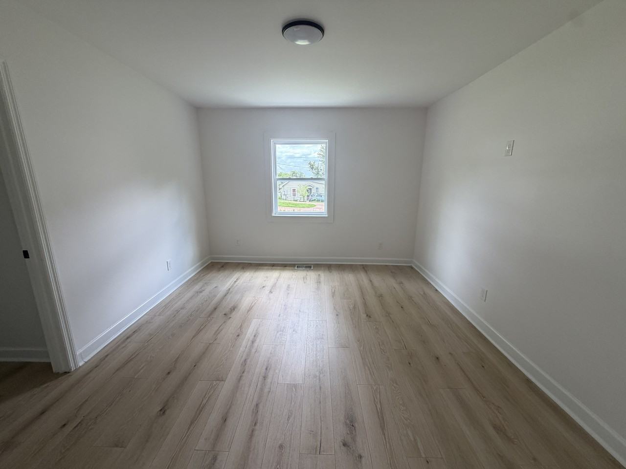 519 Elgin St #1 - Photo 6 of 18