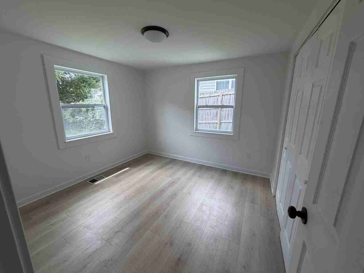 519 Elgin St #1 - Photo 7 of 18