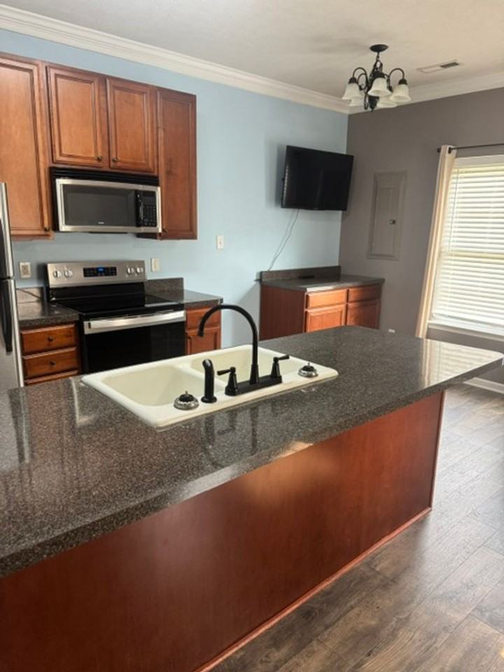 33 Catherine Ct - Photo 4 of 11