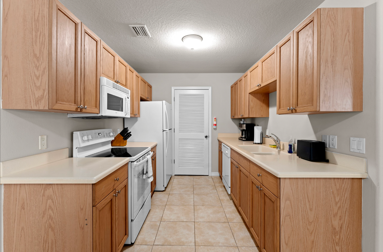 2173 Harrison St - Photo 4 of 12