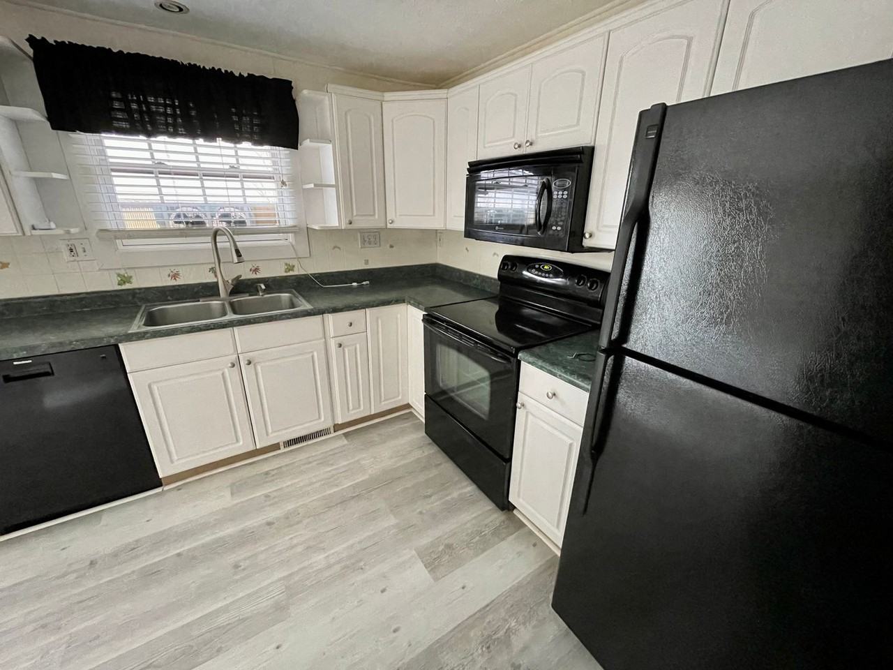 308 Ridge Point Cir - Photo 4 of 36