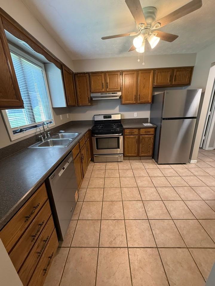 918 Pearson Cir #2 - Photo 5 of 13