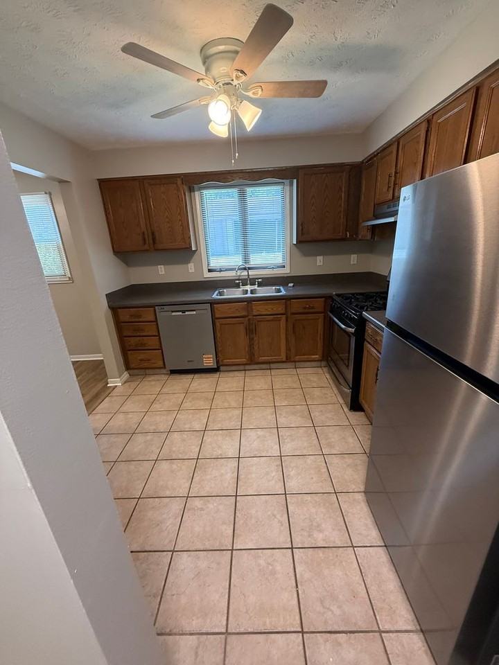 918 Pearson Cir #2 - Photo 6 of 13