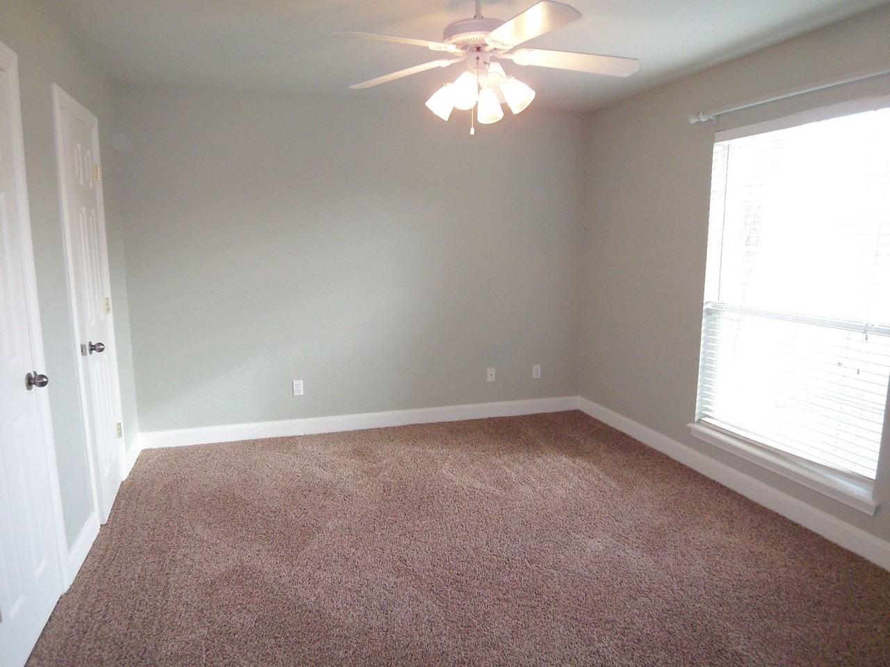 7010 Hansford Cir - Photo 4 of 5