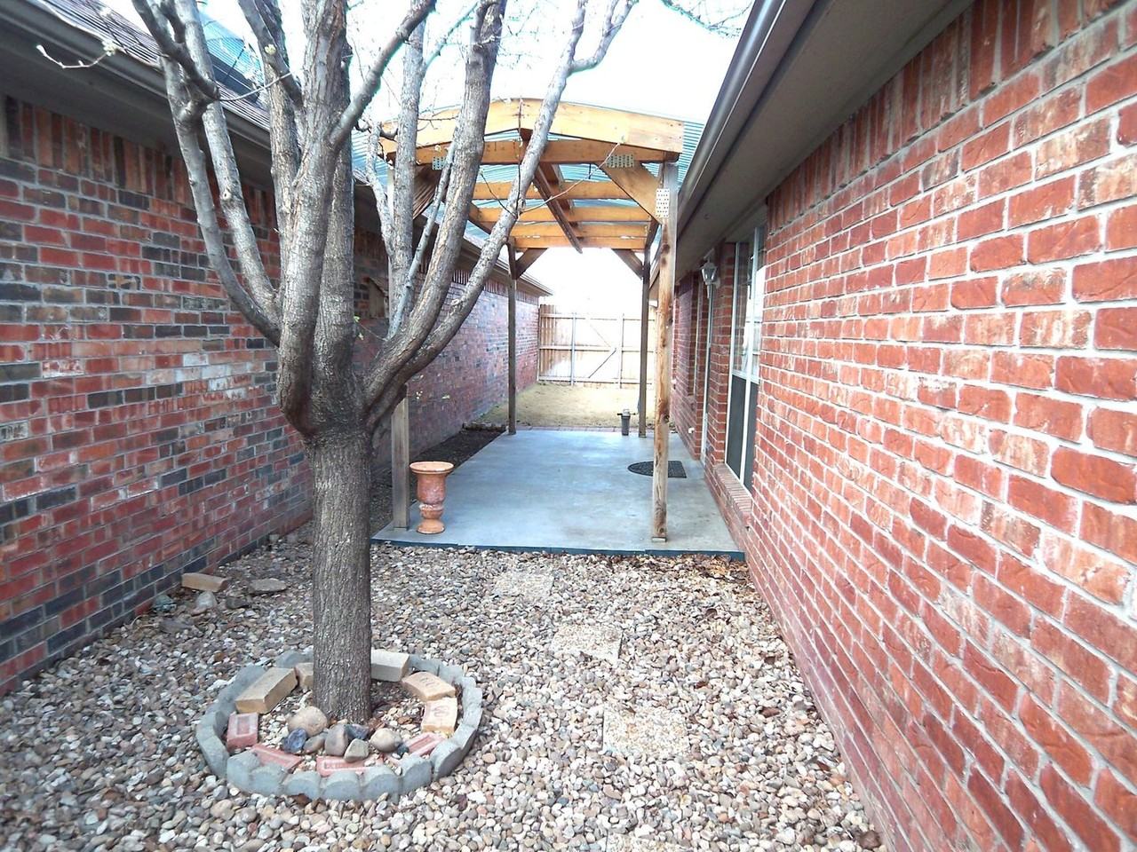 7010 Hansford Cir - Photo 5 of 5
