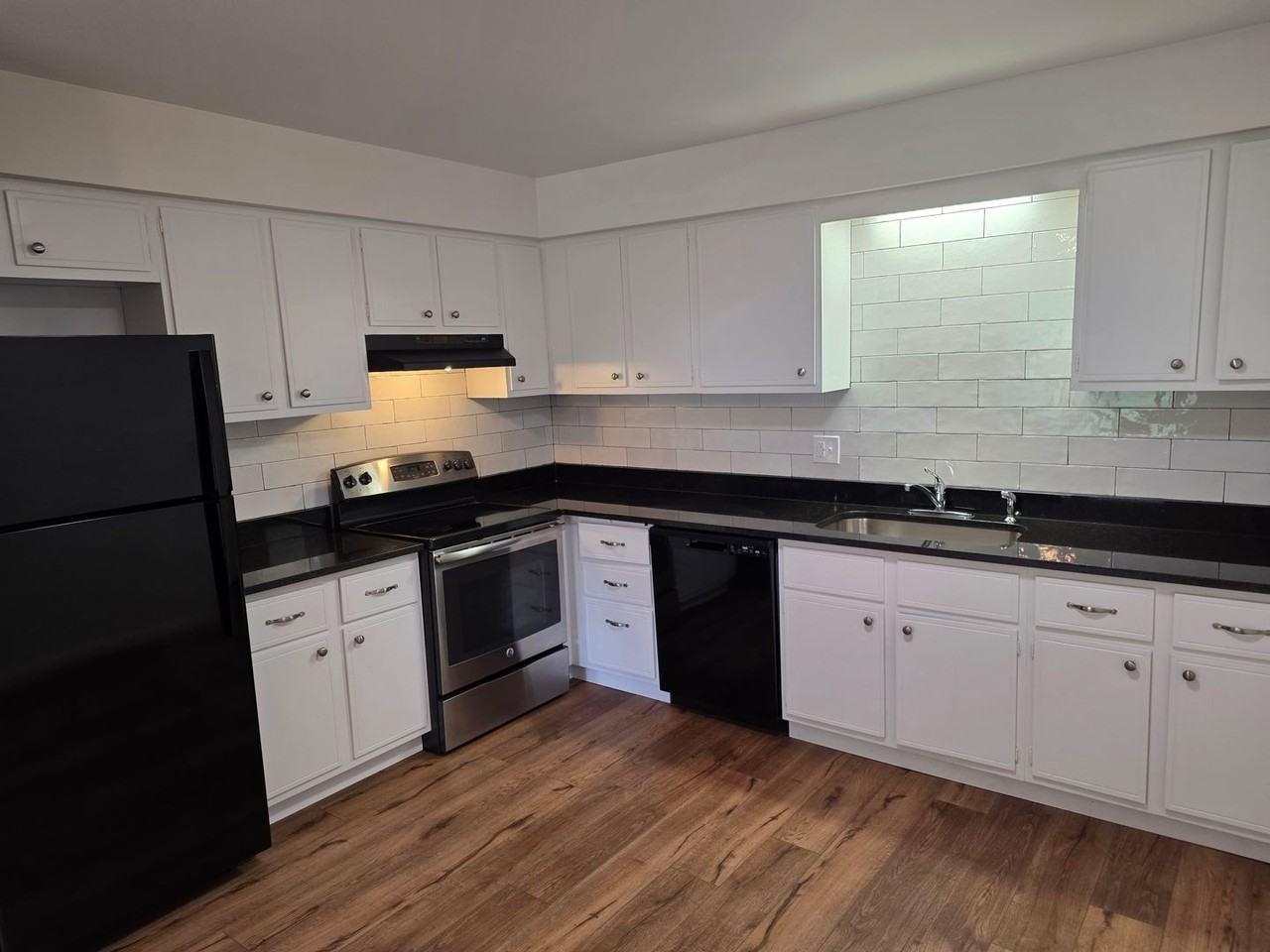 2811 W 28th St - Photo 5 of 18