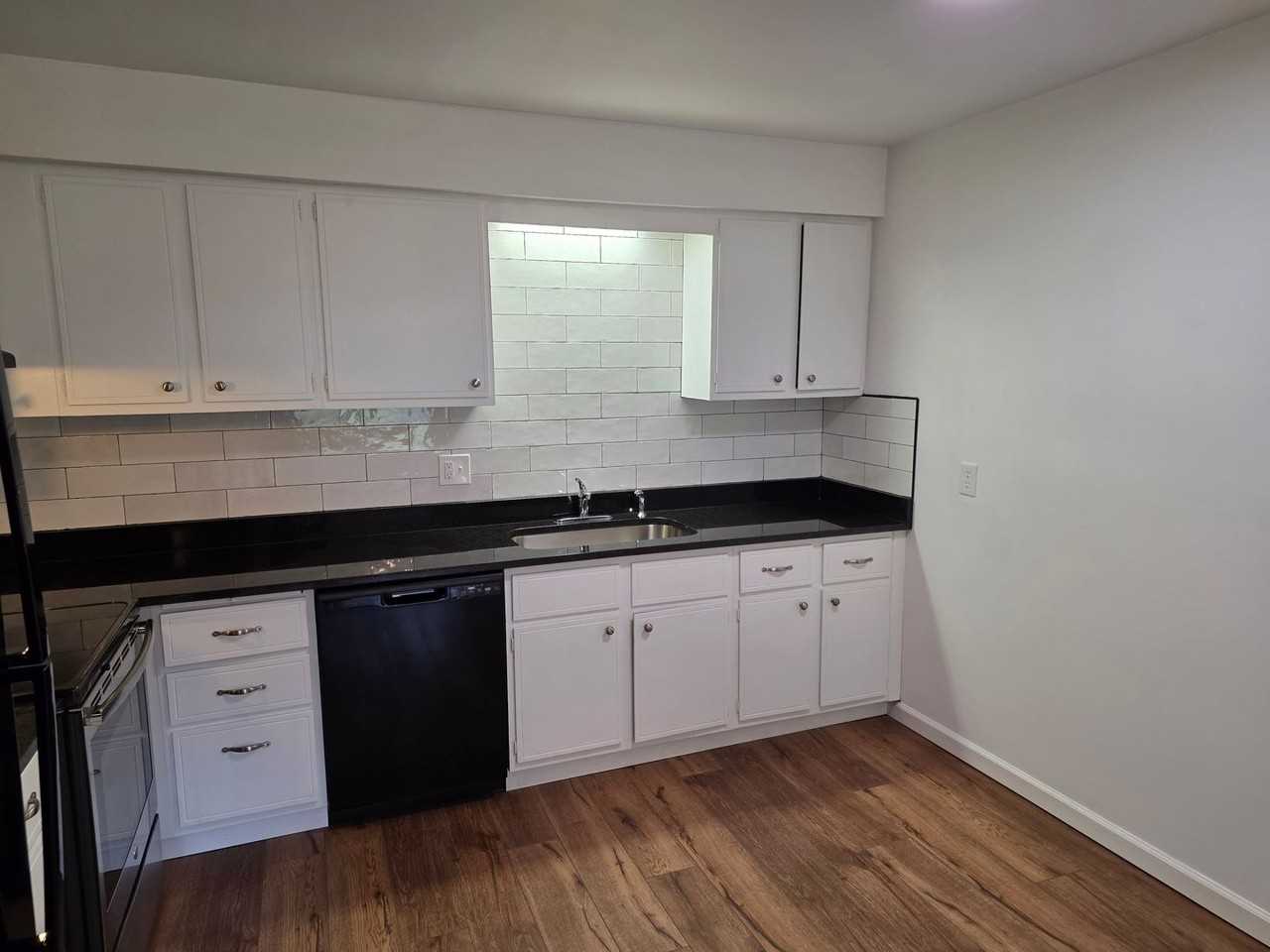 2811 W 28th St - Photo 6 of 18