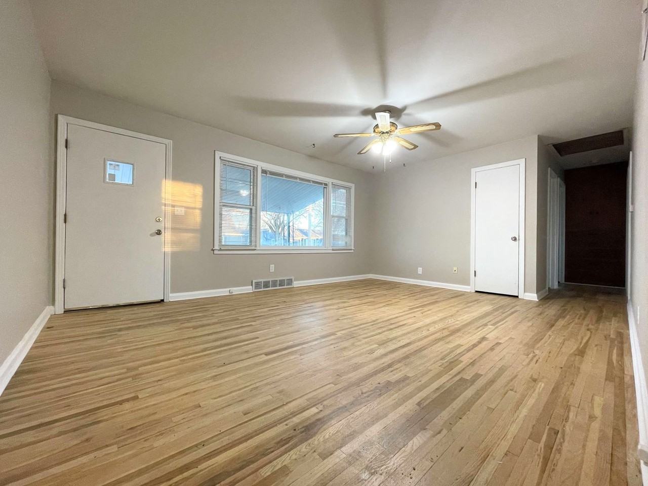 1019 College Ln - Photo 2 of 16