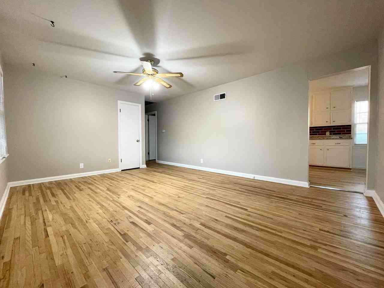 1019 College Ln - Photo 3 of 16