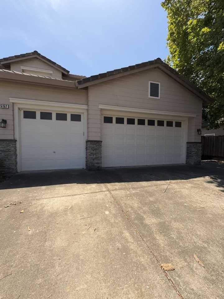 5152 Renaissance Ct - Photo 3 of 20