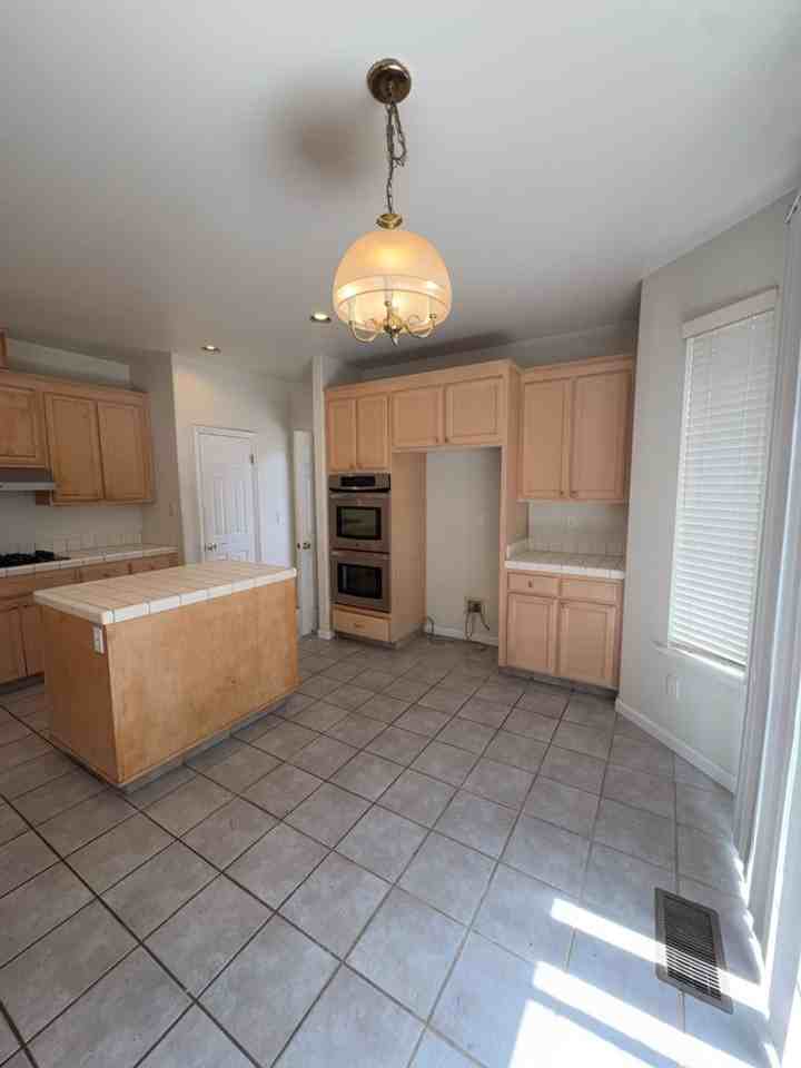 5152 Renaissance Ct - Photo 5 of 20