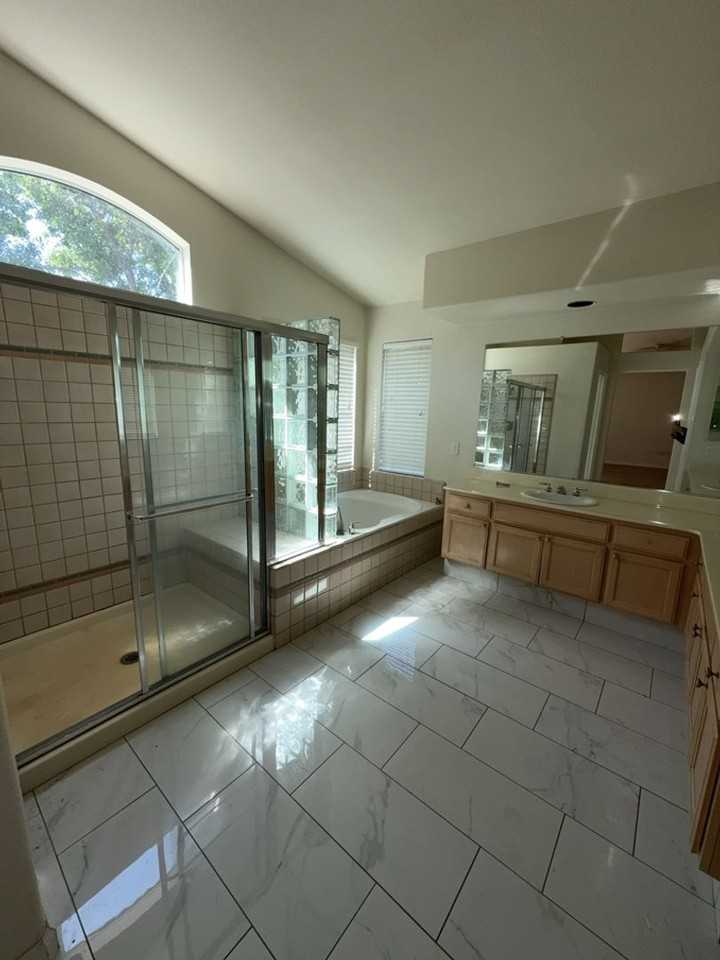 5152 Renaissance Ct - Photo 7 of 20