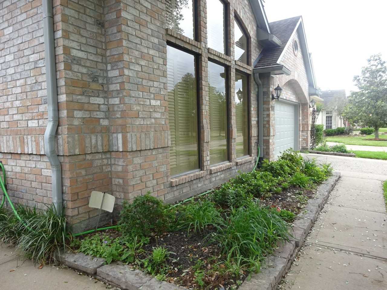 14439 Reissen Ln - Photo 2 of 33