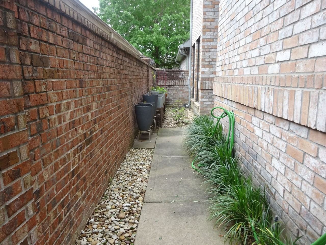 14439 Reissen Ln - Photo 3 of 33