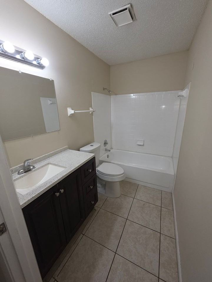 5111 Se 29th St - Photo 3 of 11