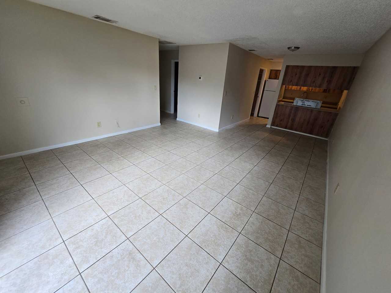 5111 Se 29th St - Photo 4 of 11