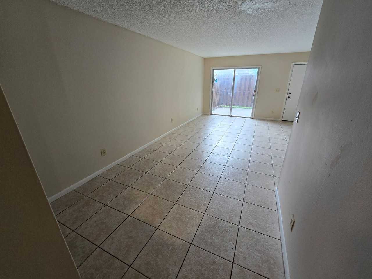 5111 Se 29th St - Photo 5 of 11