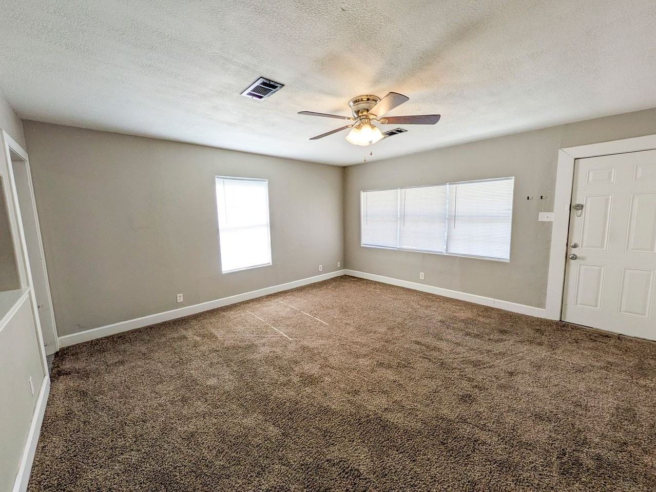 290 Hebert St - Photo 2 of 15