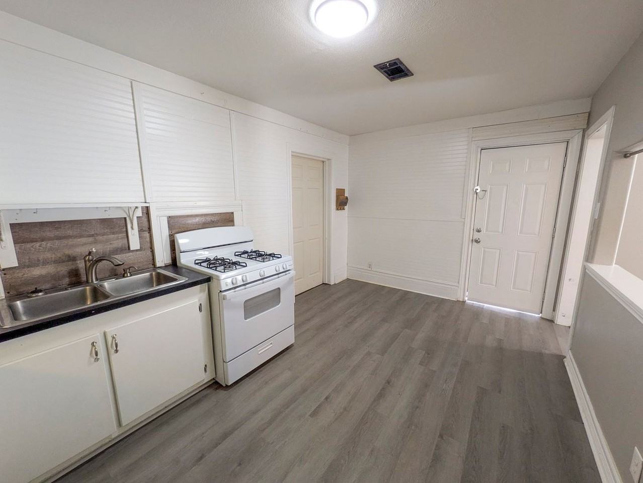 290 Hebert St - Photo 4 of 15