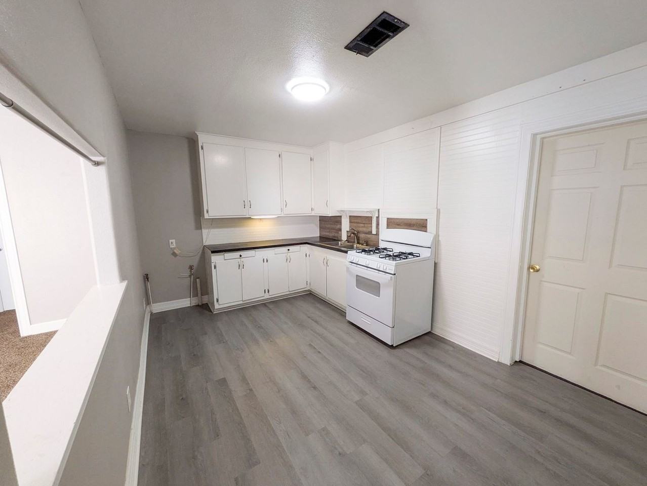 290 Hebert St - Photo 5 of 15