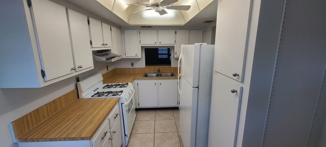 345 24th St Nw #14 - Photo 4 of 24