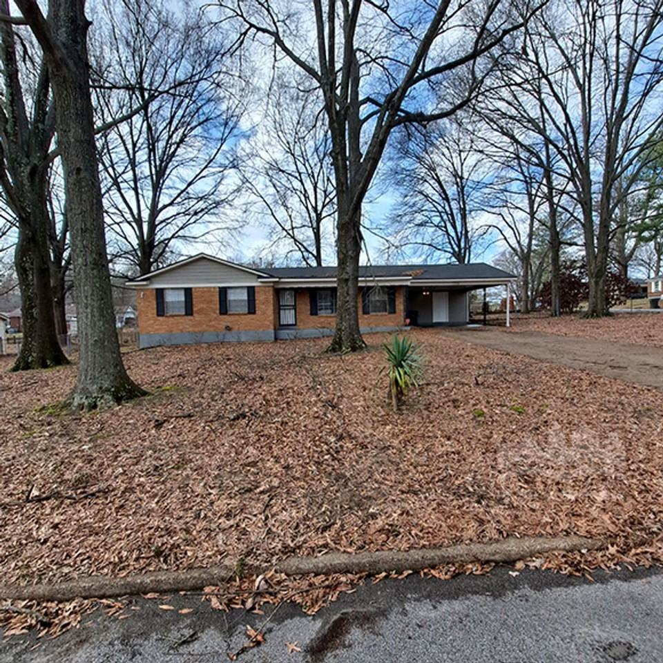 3743 Lakehurst Dr - Photo 2 of 14
