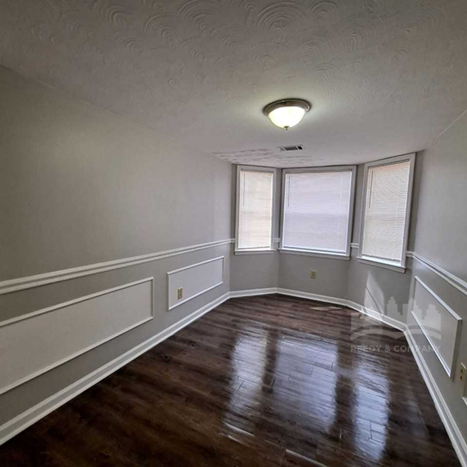 3743 Lakehurst Dr - Photo 5 of 14