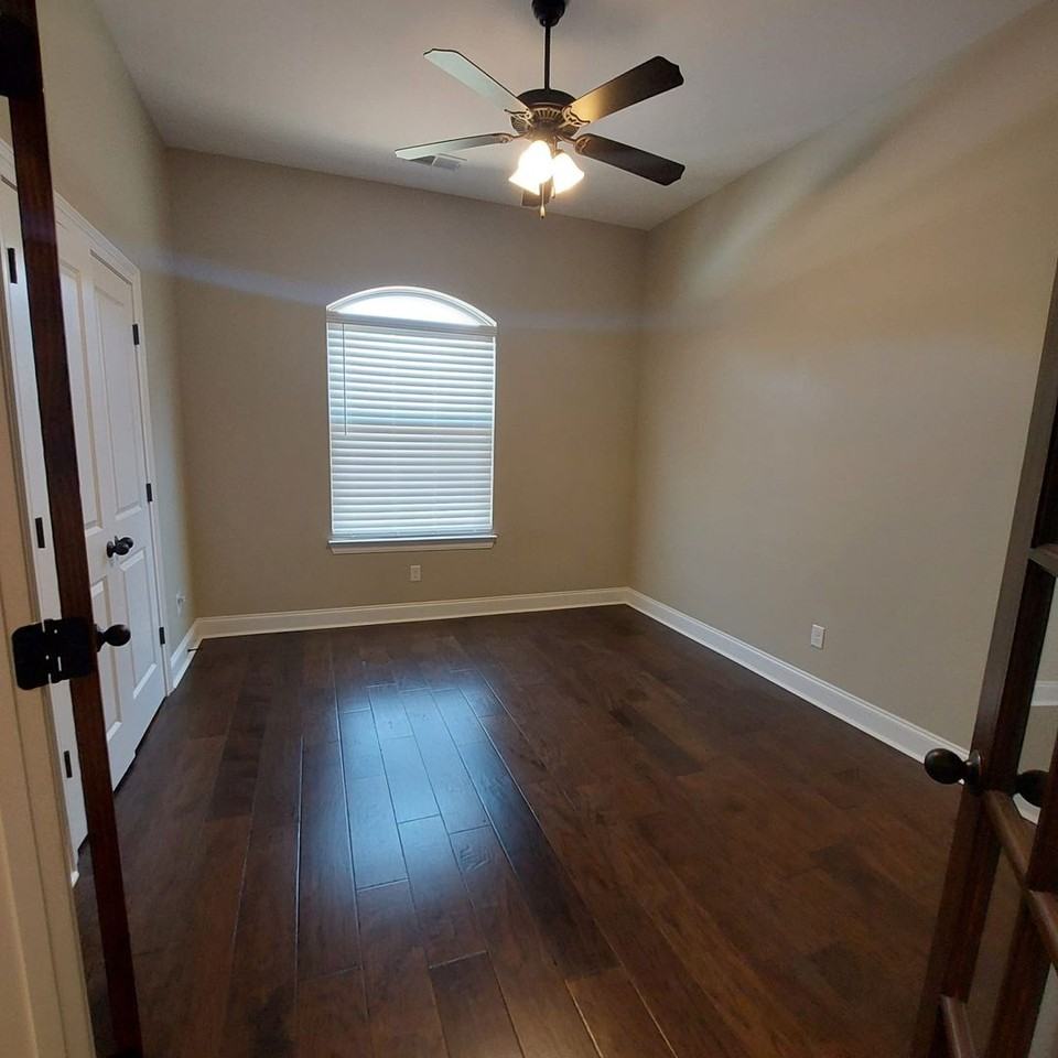 5285 Hurt Rd - Photo 4 of 25
