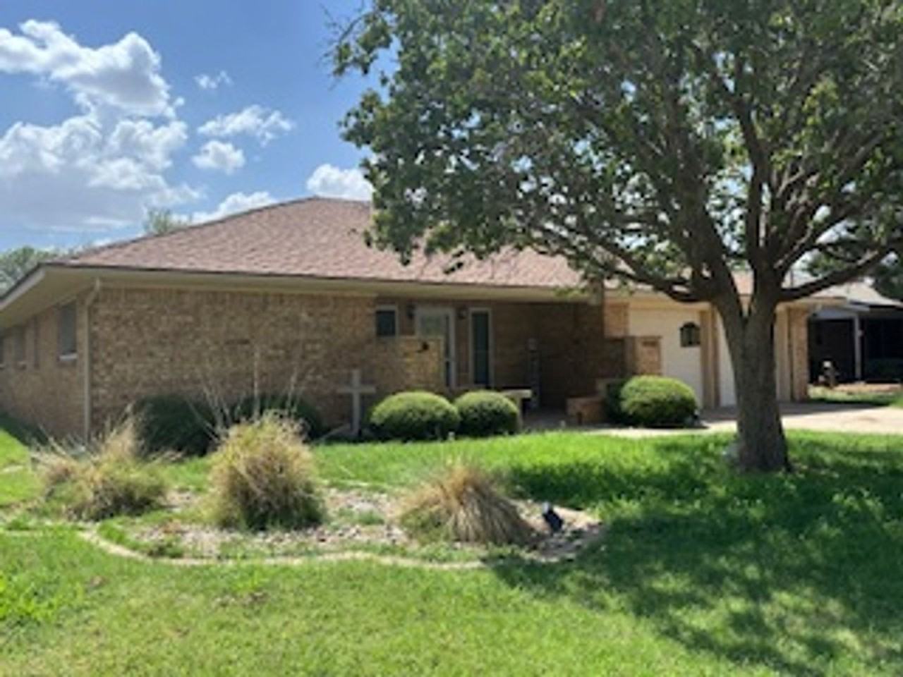 3005 Phillip Pl - Photo 2 of 20