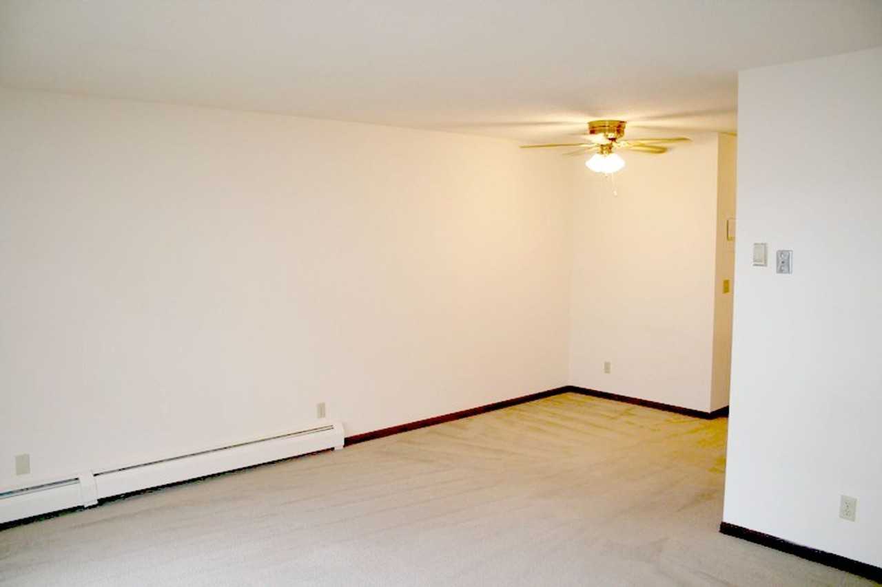 7425 BRIAR POND AV LLC - Photo 4 of 6