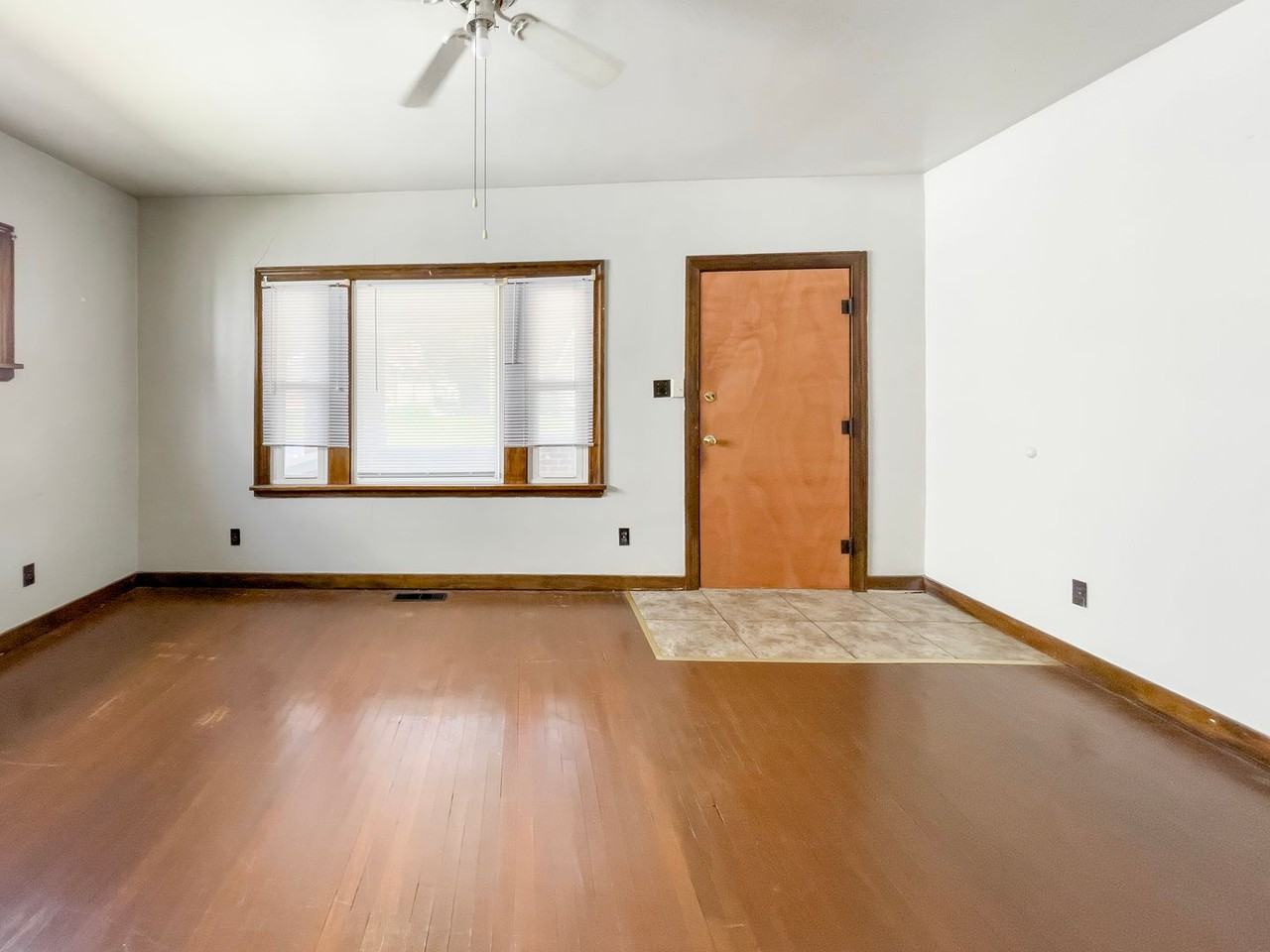 225 S College Ave - Photo 2 of 36